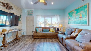 TV - Walk to Sandfest, Shared Pools, Boardwalk to Beach (Port Aransas)