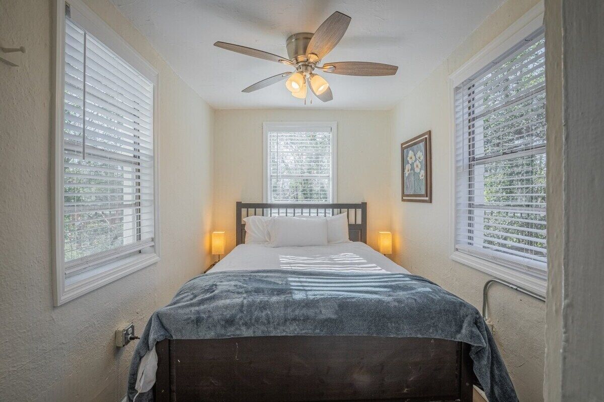 The Garden House - 2.0 miles to Sanford Stadium