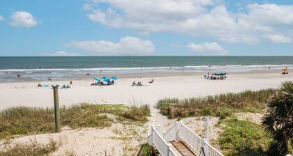 Mermaids Haven: 6 Bedroom, 4 Bathroom on the beach Sleeps 16!