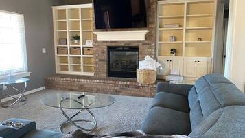 Télévision, cheminée