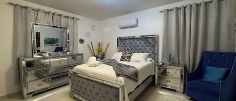 3 quartos, ferros/tábuas de passar roupa, acesso à internet