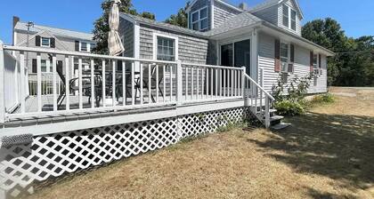 Charming 3 bed room with magnificent views & large deck