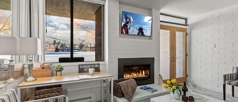 TV, fireplace
