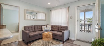 Pet Friendly 2 bed 1 bath condo 
4 night Minimum in-season June-Sept