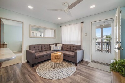 Pet Friendly 2 bed 1 bath condo 
4 night Minimum in-season June-Sept