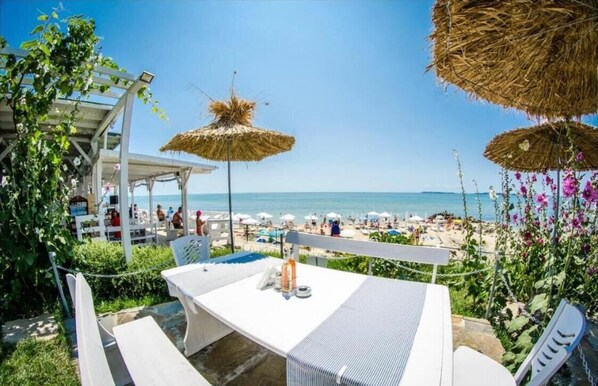 Outdoor dining - Prestige Fort Beach (Nessebar)