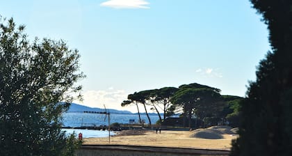 RARE: House classified 3*- 81m² 100m beaches & port, air-conditioned, parking, wifi