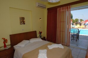 Room - Lakis Studios (Lesvos)