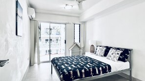 3 bedrooms, desk, WiFi, bed sheets
