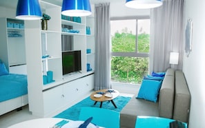 Apartamento de diseño | Zona de estar | Una Smart TV, Netflix, juguetes, servicios de streaming
