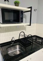 Studiosuite, 1 Schlafzimmer, Kochnische | Eigene Küche | Großer Kühlschrank, Mikrowelle, Herdplatte