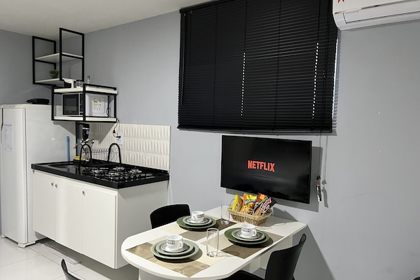 Dobbeltrom – deluxe, 1 soverom, tekjøkken | Eget kjøkken | Kjøleskap, mikrobølgeovn, kokeplater og kjøkkenutstyr