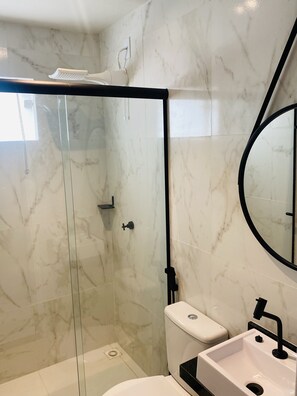 Studio Suite, 1 Bedroom, Kitchenette | Bathroom | Towels, soap, toilet paper