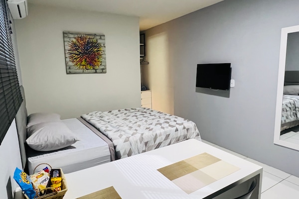 Ropa de cama de alta calidad, minibar y decoración personalizada