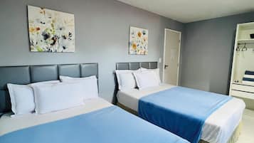 Ropa de cama de alta calidad, minibar y decoración personalizada