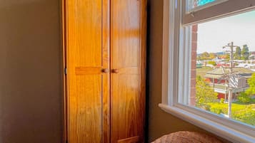 Single Room, Shared Bathroom | Free WiFi, bed sheets