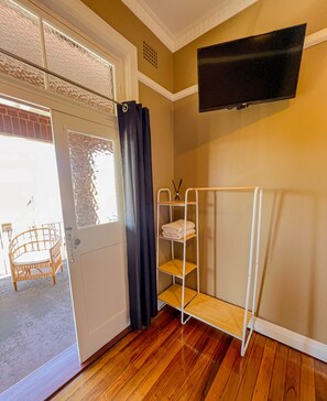 Double Room, Shared Bathroom | Free WiFi, bed sheets - Commercial Hotel Bega (Bega)
