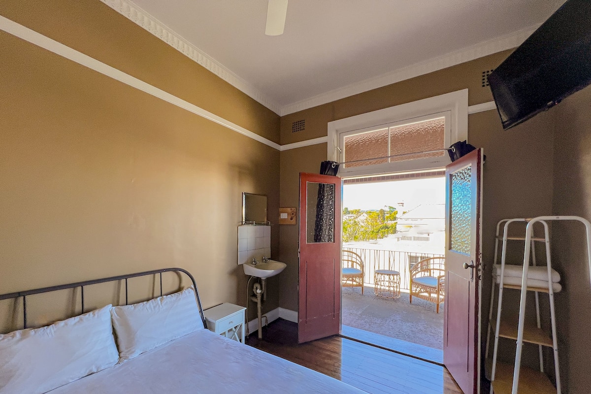 Double Room, Shared Bathroom | Free WiFi, bed sheets