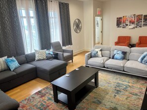 Smart TV, video games, foosball - Spacious Downtown Retreat with Rooftop Terrace! (Little Rock)