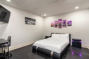 4 Schlafzimmer, Schreibtisch, Bügeleisen/Bügelbrett, Reisekinderbett