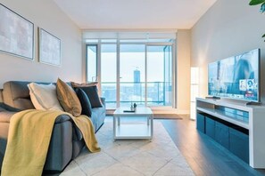 TV, Netflix, streaming services, offices - NEW! DT Views | UG Parking | Mins to Saddledome (Calgary)