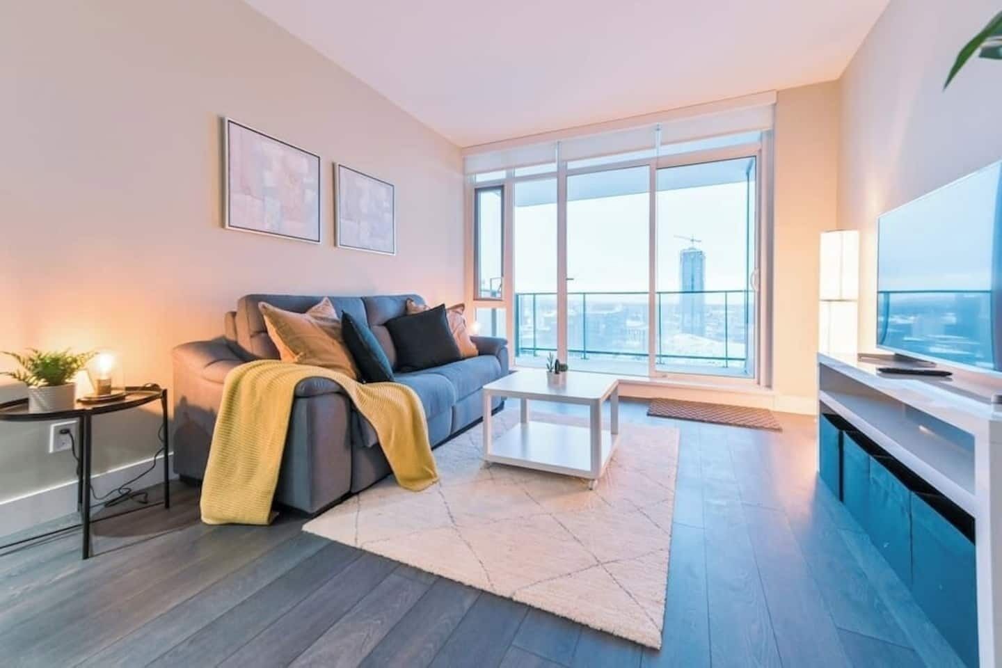 Smart TV, Netflix, streaming services