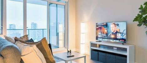 Smart TV, Netflix, streaming services