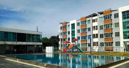 Homestay near UMS Sepanggar - ground floor with pool view!