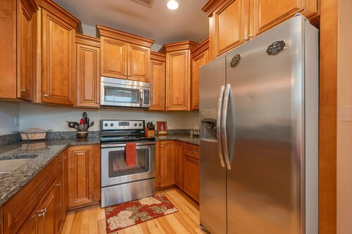 Two Classy Homes - Sleeps 20, Steps from the Beach