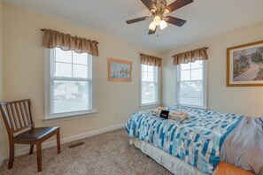 6 bedrooms, desk, iron/ironing board, free WiFi