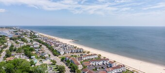 Two Classy Homes - Sleeps 20, Steps from the Beach