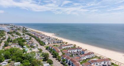 Two Classy Homes - Sleeps 20, Steps from the Beach