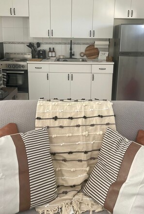 Interior - Centrally located, cozy studio in residential neighborhood. (George Town)