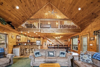 Secluded Log Cabin 5 Bedrooms. 5 Miles From National Park 15 Miles To Dollywood