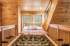 5 bedrooms, free WiFi, bed sheets - Secluded Log Cabin 5 Bedrooms. 5 Miles From National Park 15 Miles To Dollywood (Townsend)