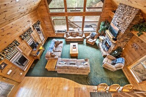 Smart-TV, peis, DVD-spiller og fotballspill