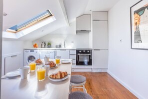 Køleskab, ovn, kogeplade, opvaskemaskine