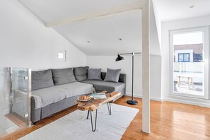 Living area - Alcântara Sunny Terrace Apt by Lisbeyond (Lisboa)