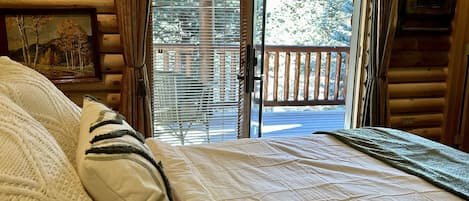 5 bedrooms, desk, iron/ironing board, travel crib