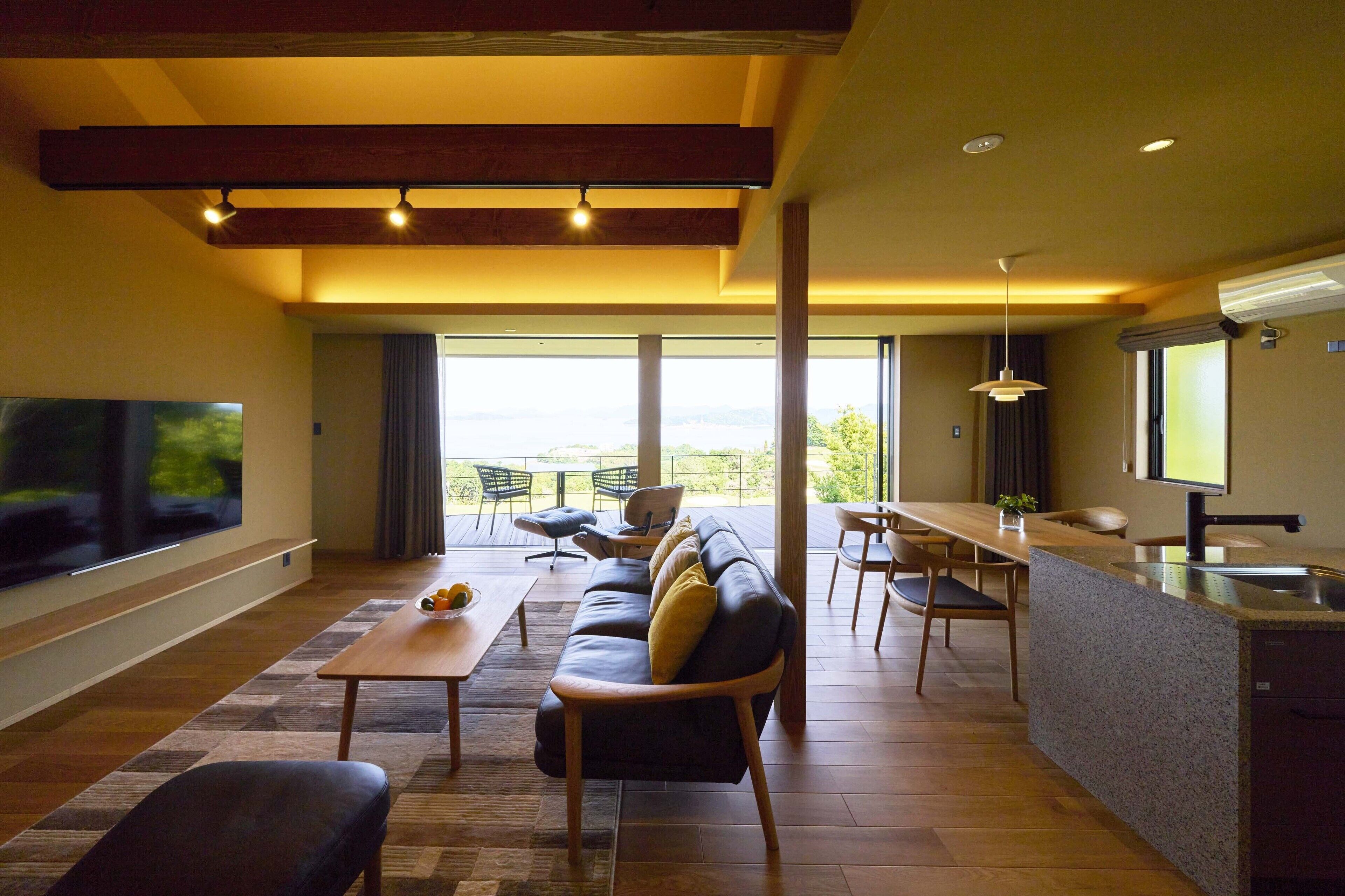 Deluxe Suite | 1 bedroom, in-room safe, free WiFi