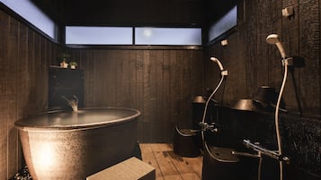 單棟房屋, 非吸煙房 (Sakura) | 浴室 | 獨立浴缸及淋浴設備、泉水浴、免費梳洗用品、風筒