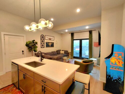 Mountain Retreat • Arcade • Tub • Golf • Firepit • Trails