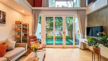 32-inch Smart TV with digital channels, TV