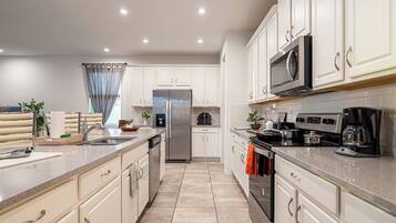 Coffee/tea maker, fridge, microwave, oven