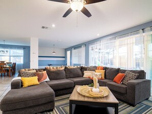 Smart TV - Splash & Stay! Free Kids Waterpark/9BR Villa 7 Miles to Disney/Sleeps 18! (Four Corners)