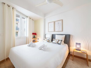 2 bedrooms, iron/ironing board, WiFi, bed sheets - 2-Bedroom Apartment with Terrace and Side Sea View (Cannes)