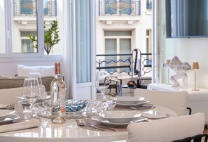 Dining - 2-Bedroom Apartment with Terrace and Side Sea View (Cannes)