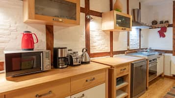 Ofen, Geschirrspüler, Toaster, Hochstuhl