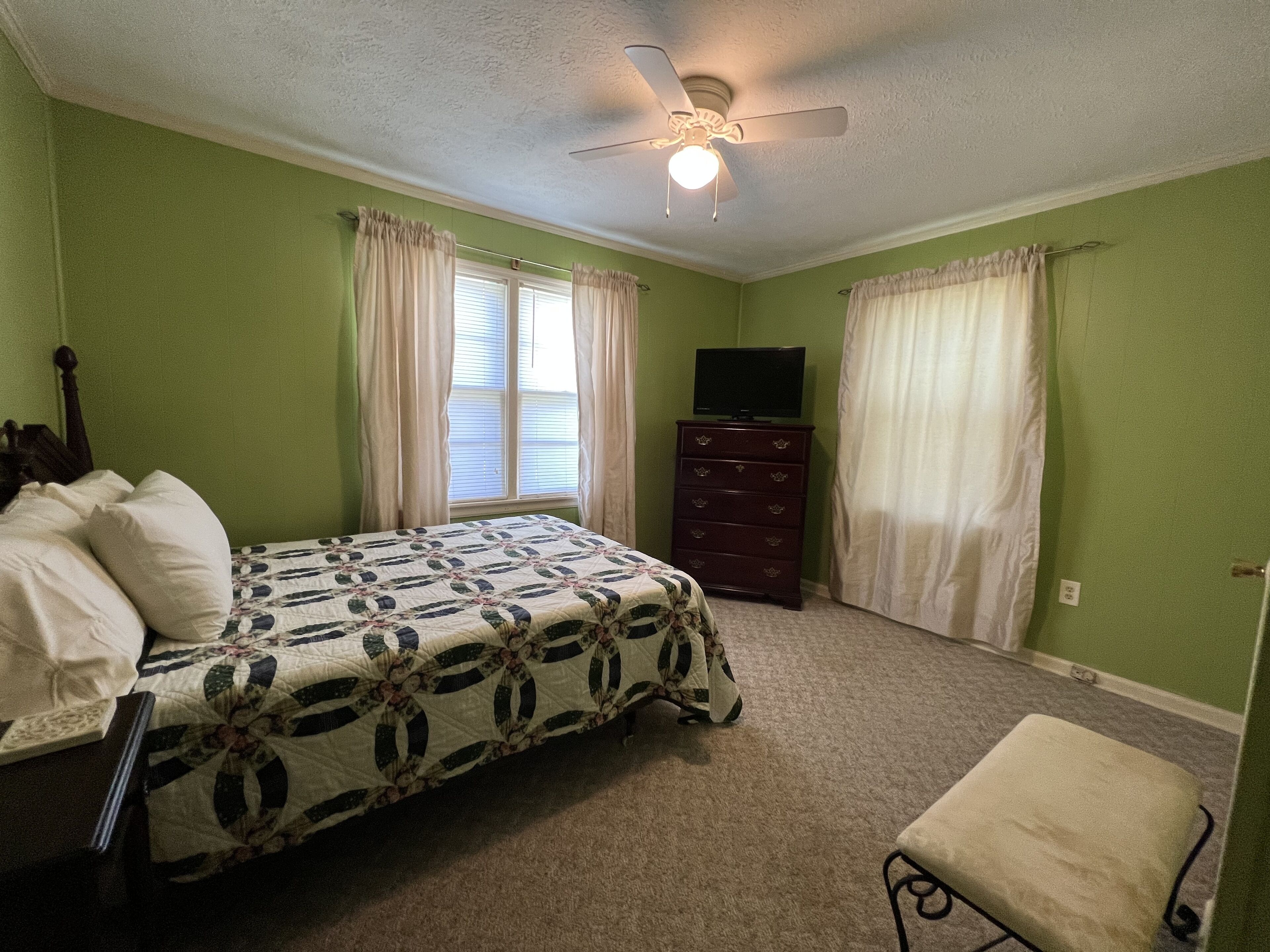 2 bedrooms, iron/ironing board, free WiFi, bed sheets