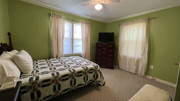 2 bedrooms, iron/ironing board, free WiFi, bed sheets
